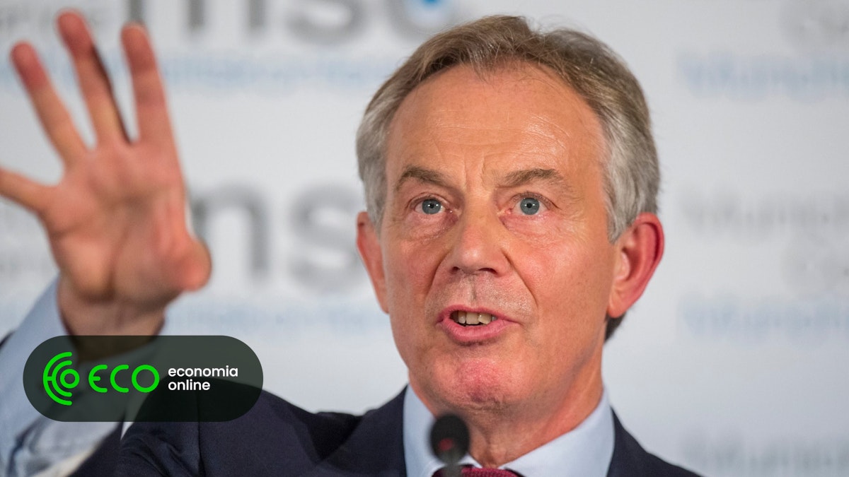 Tony Blair es presentado en una conferencia de seguros en Río de Janeiro – ECO