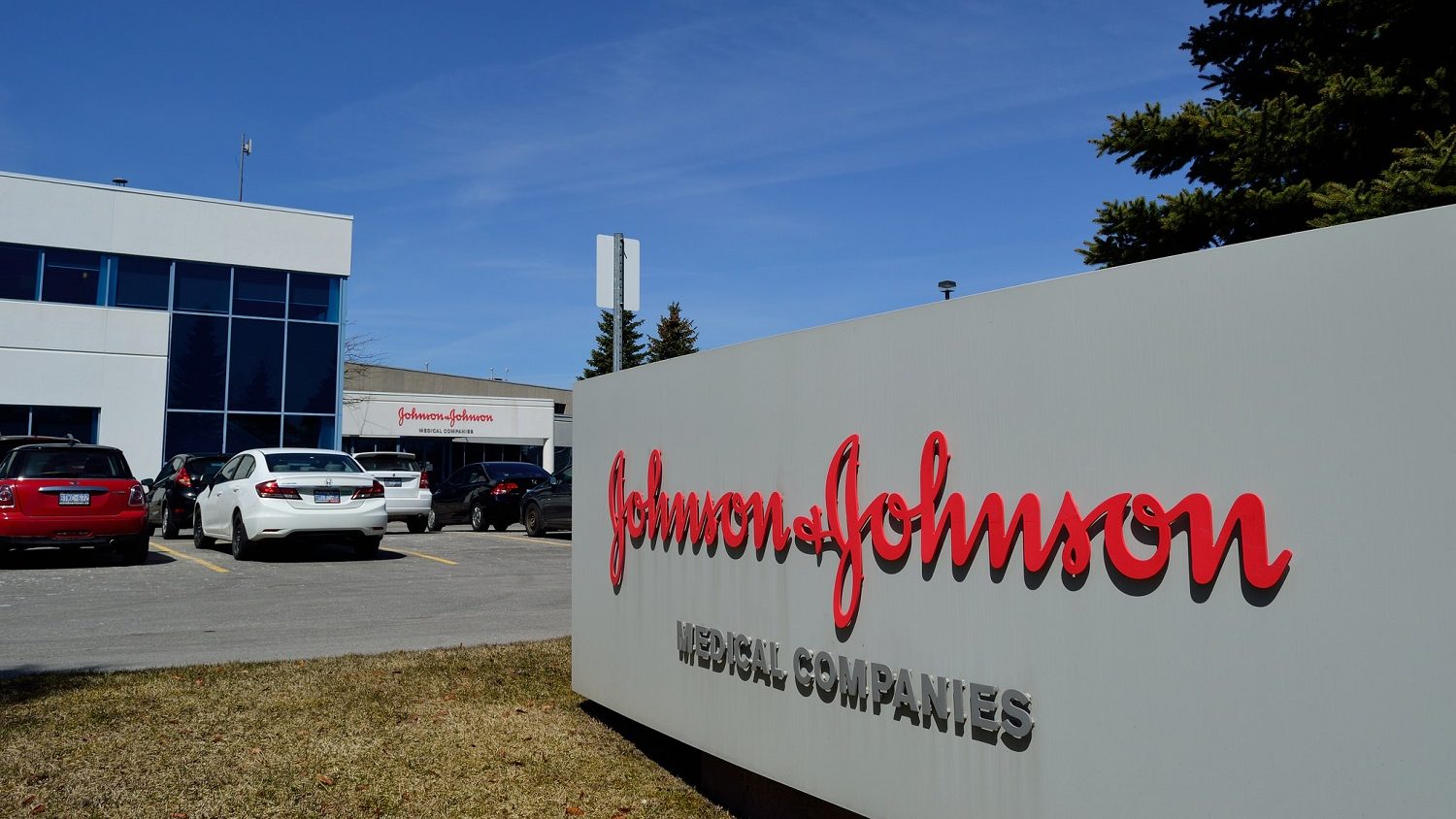 Fábrica Da Johnson & Johnson Suspende Produção De Vacina Contra A Covid ...