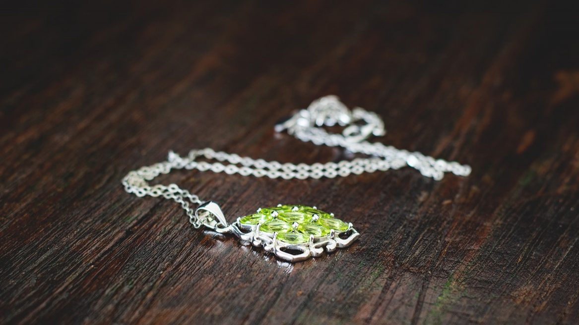 Luxo estabiliza nos 358 mil milhões. Joalharia mantém mercado global a reluzir