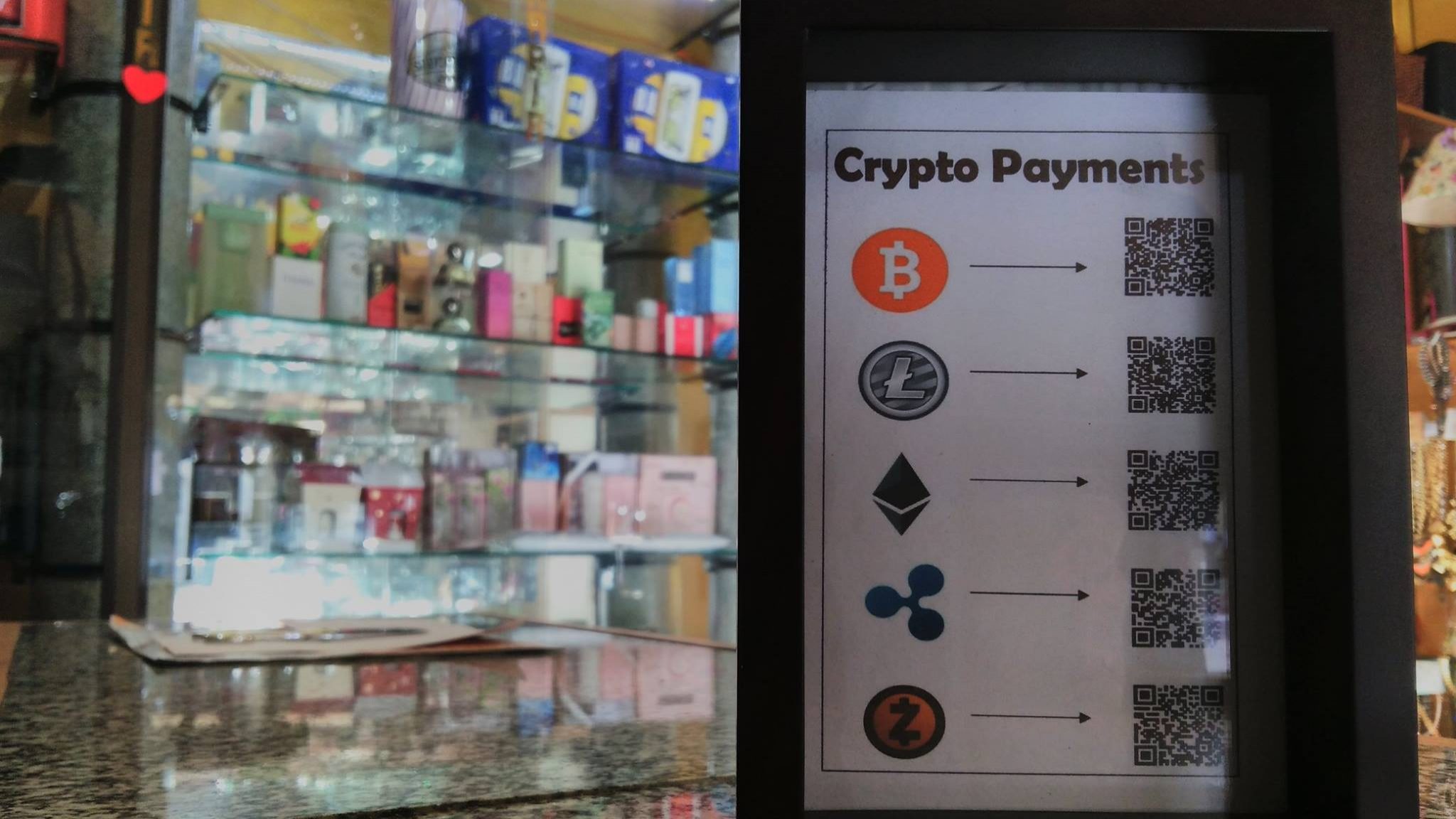 Bitcoin já paga perfumes, hotéis e até advogados em Portugal – ECO