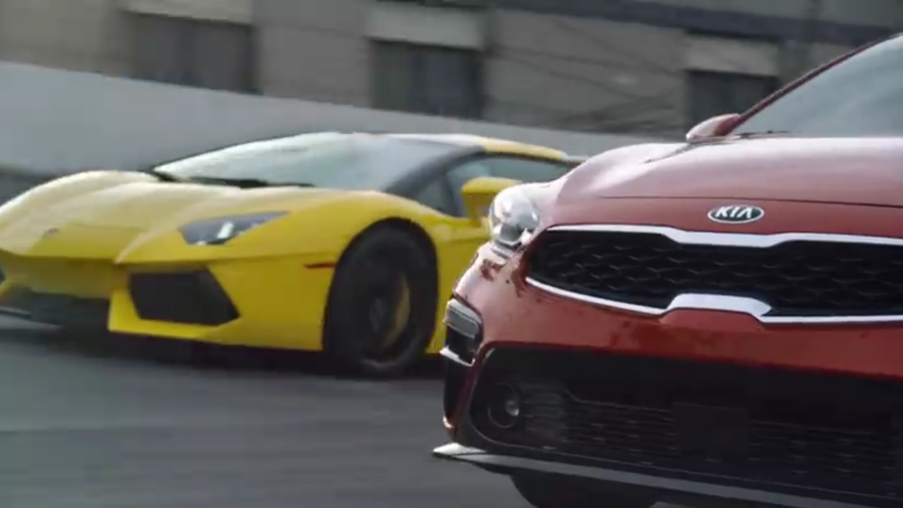 Kia utiliza um Lamborghini para promover o seu novo Kia Forte