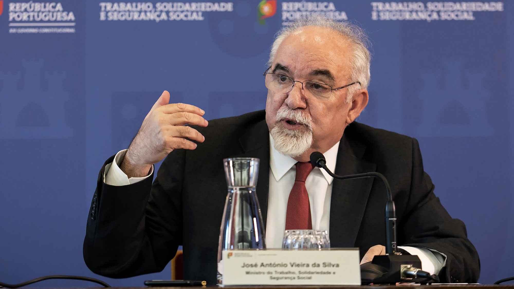 Governo decreta serviços mínimos em relação à greve anunciada dos motoristas de matérias perigosas para 12 de agosto - 07AGO19