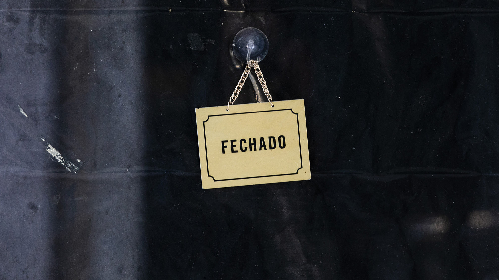 Estabelecimentos comerciais encerrados na baixa de Lisboa - 07ABR20