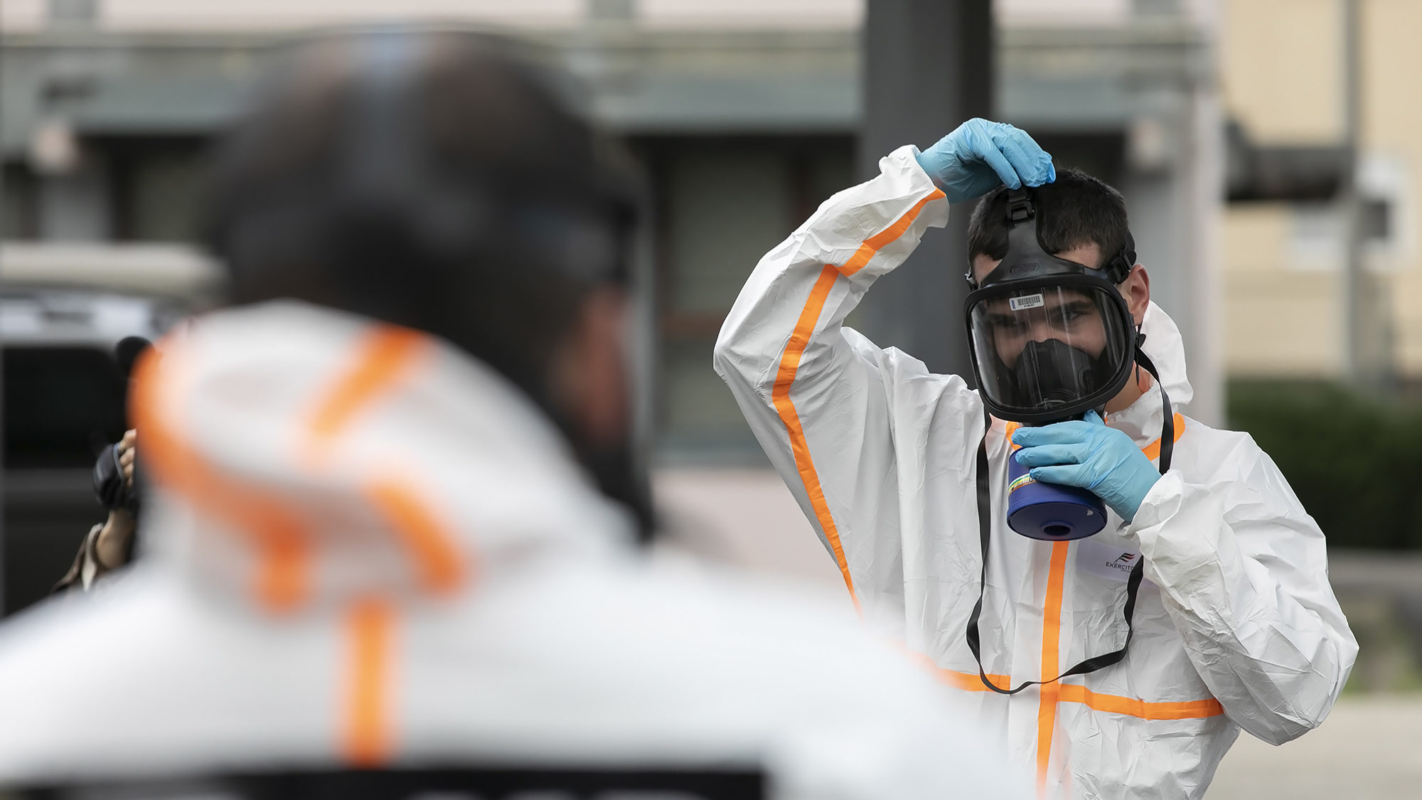 Forças Armadas realizam ação de desinfeção na Escola Secundária da Amadora - 29ABR20