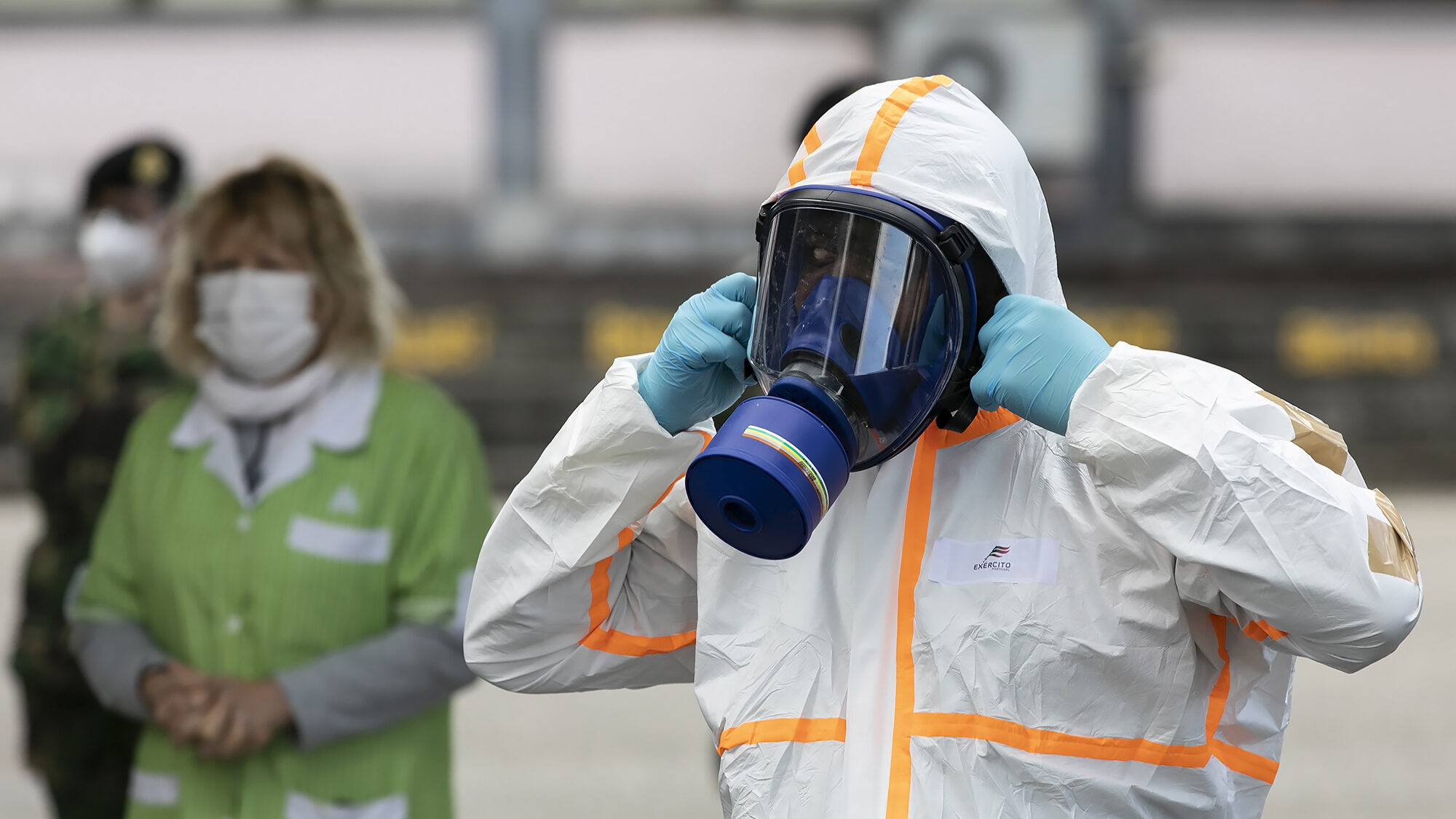 Forças Armadas realizam ação de desinfeção na Escola Secundária da Amadora - 29ABR20
