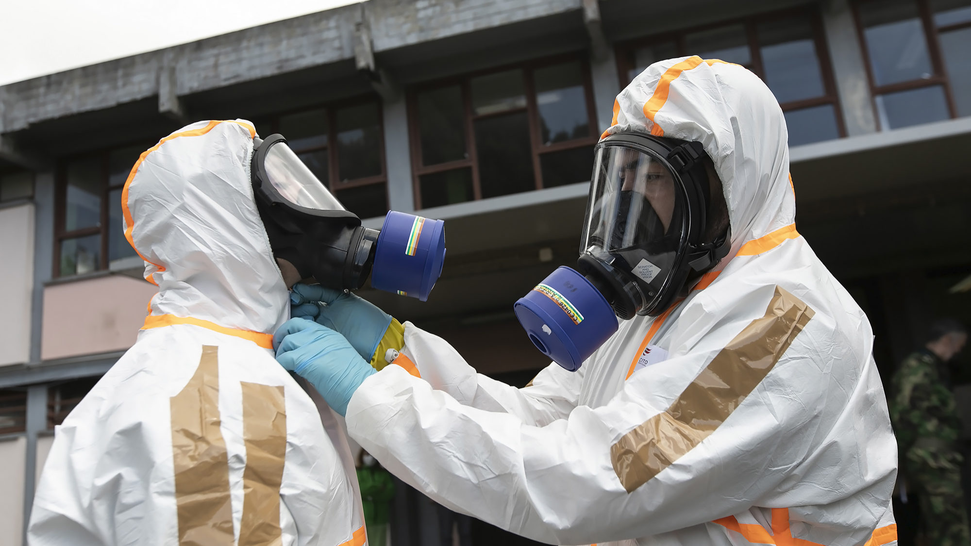 Forças Armadas realizam ação de desinfeção na Escola Secundária da Amadora - 29ABR20