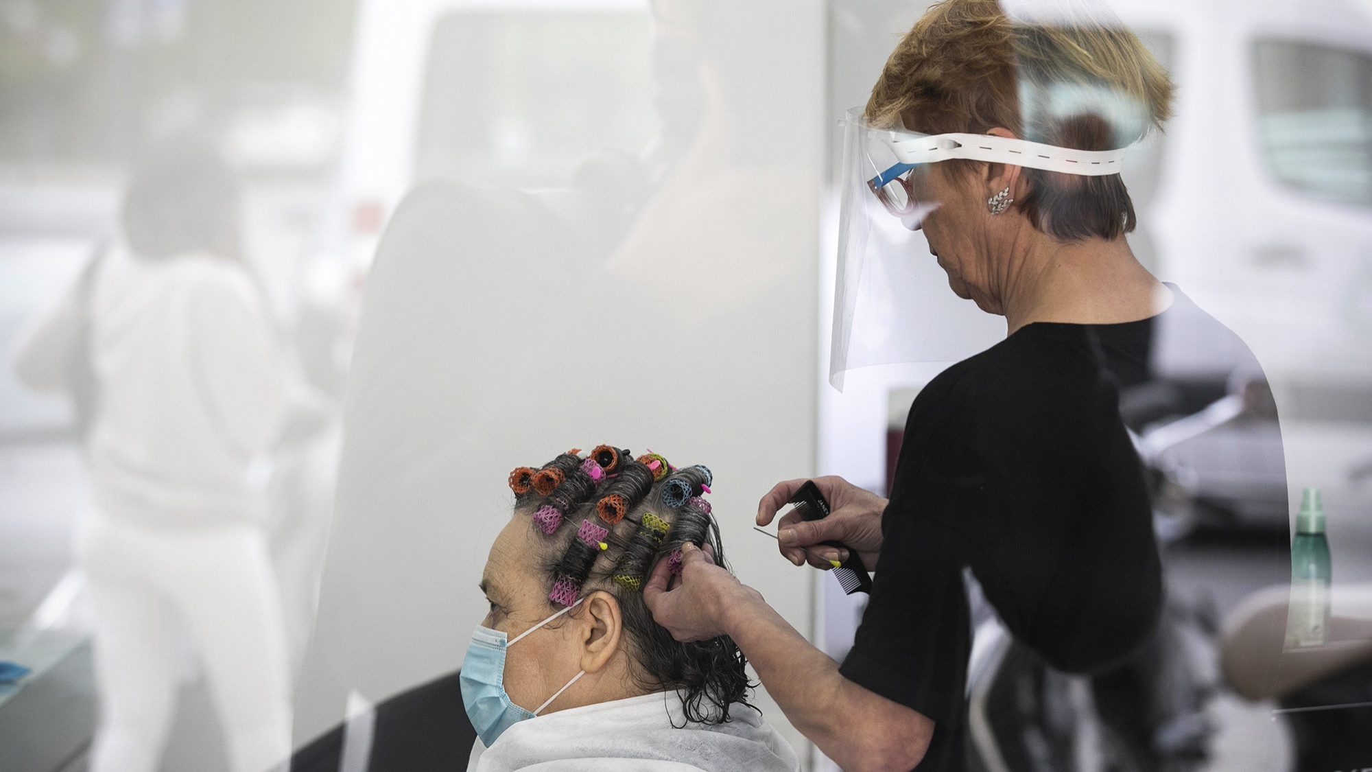 Pequeno comércio reabre no bairro de Alvalade - 04MAI20