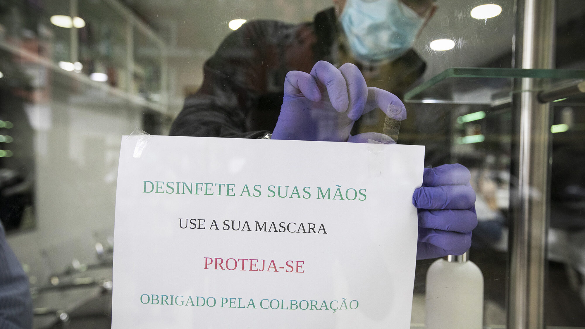 Pequeno comércio reabre no bairro de Alvalade - 04MAI20