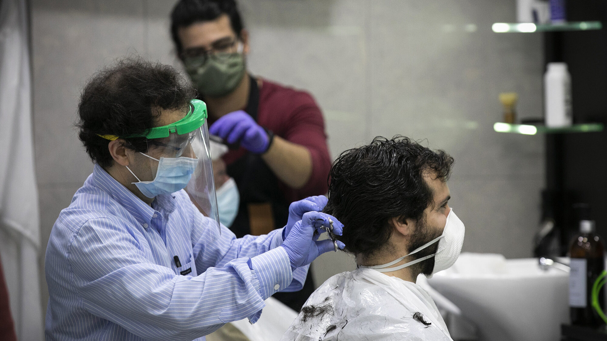 Pequeno comércio reabre no bairro de Alvalade - 04MAI20