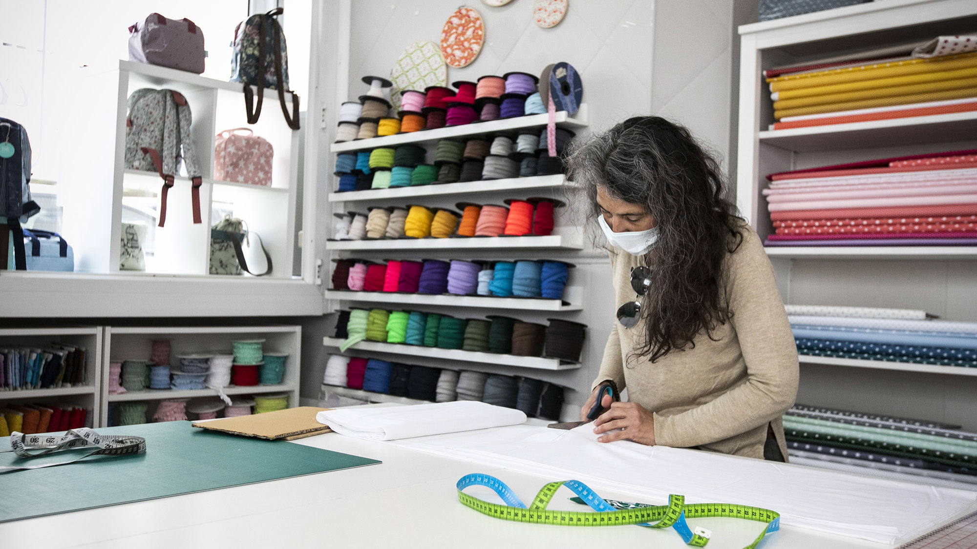 Pequeno comércio reabre no bairro de Alvalade - 04MAI20