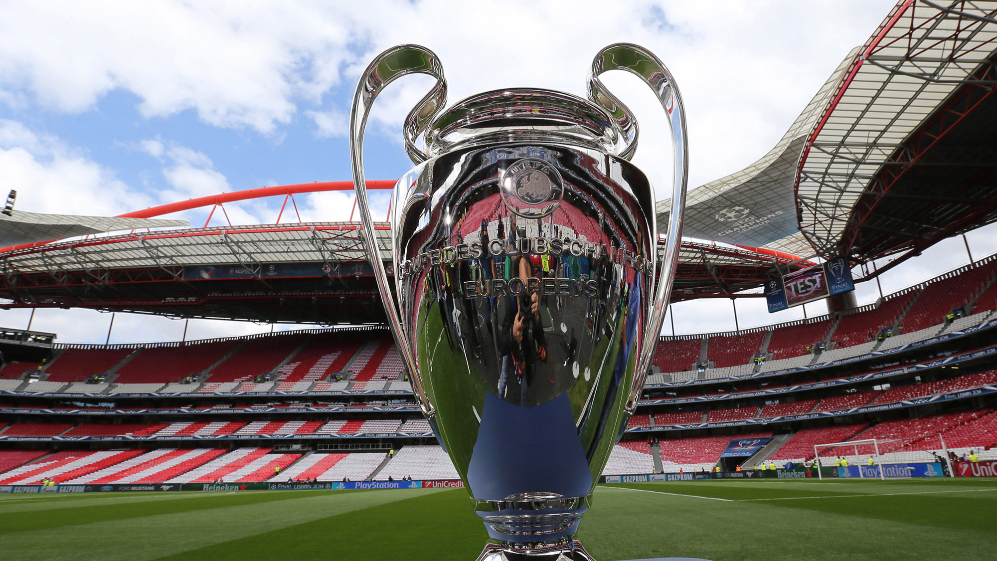 UEFA autoriza 30% do público em jogos da Champions League