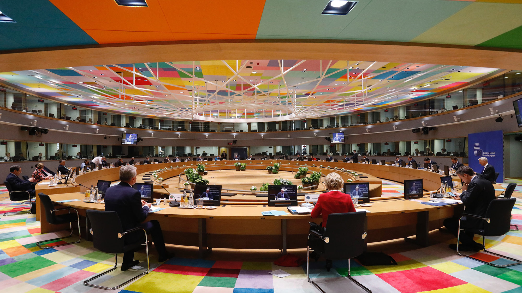 Cimeira europeia para aprovação do pacote de ajuda financeira aos países da União Europeia no pós pandemia