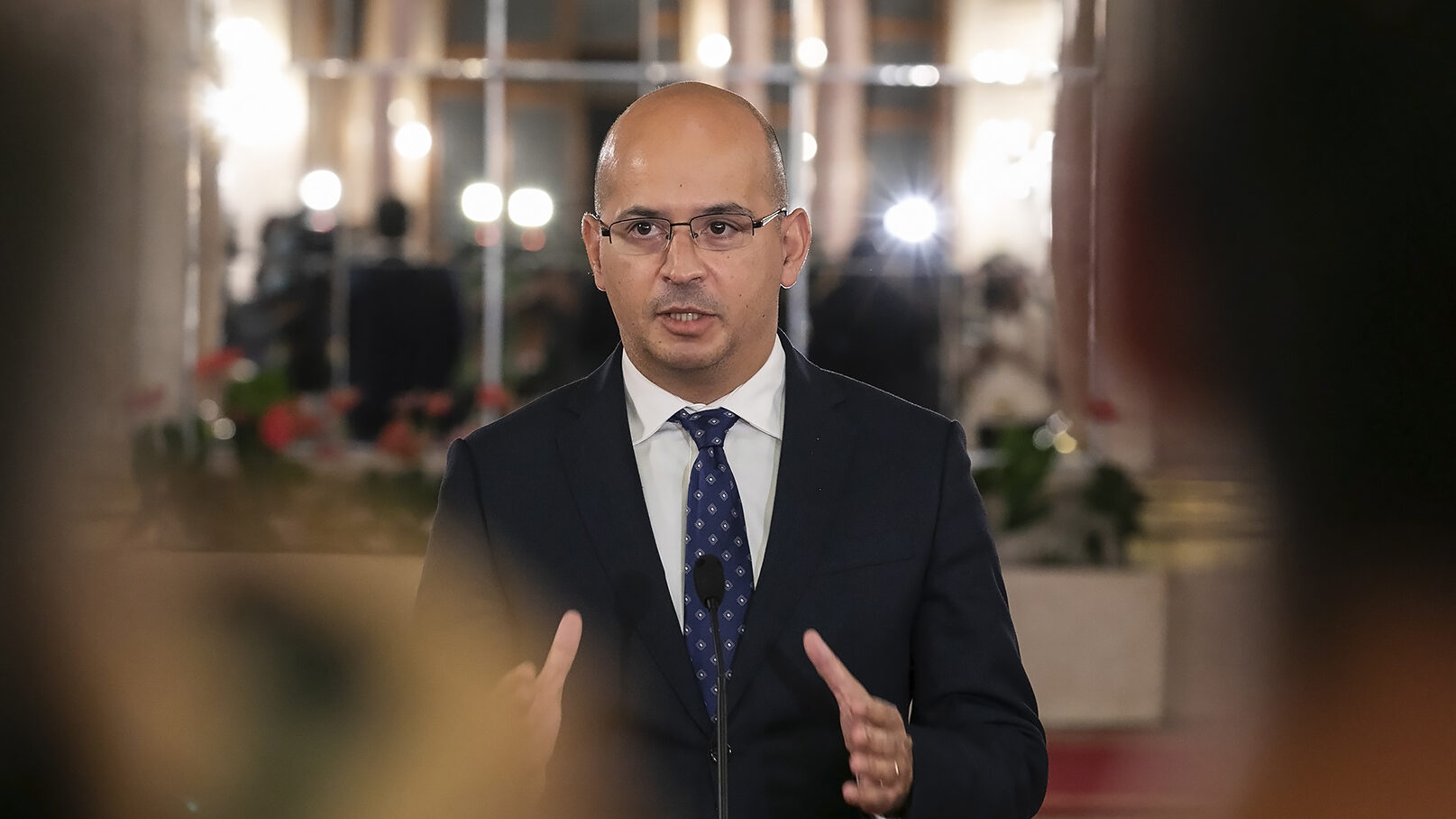 O Ministro das Finanças João Leão entrega a proposta de Orçamento de Estado para 2021 na Assembleia da República - 12OUT20