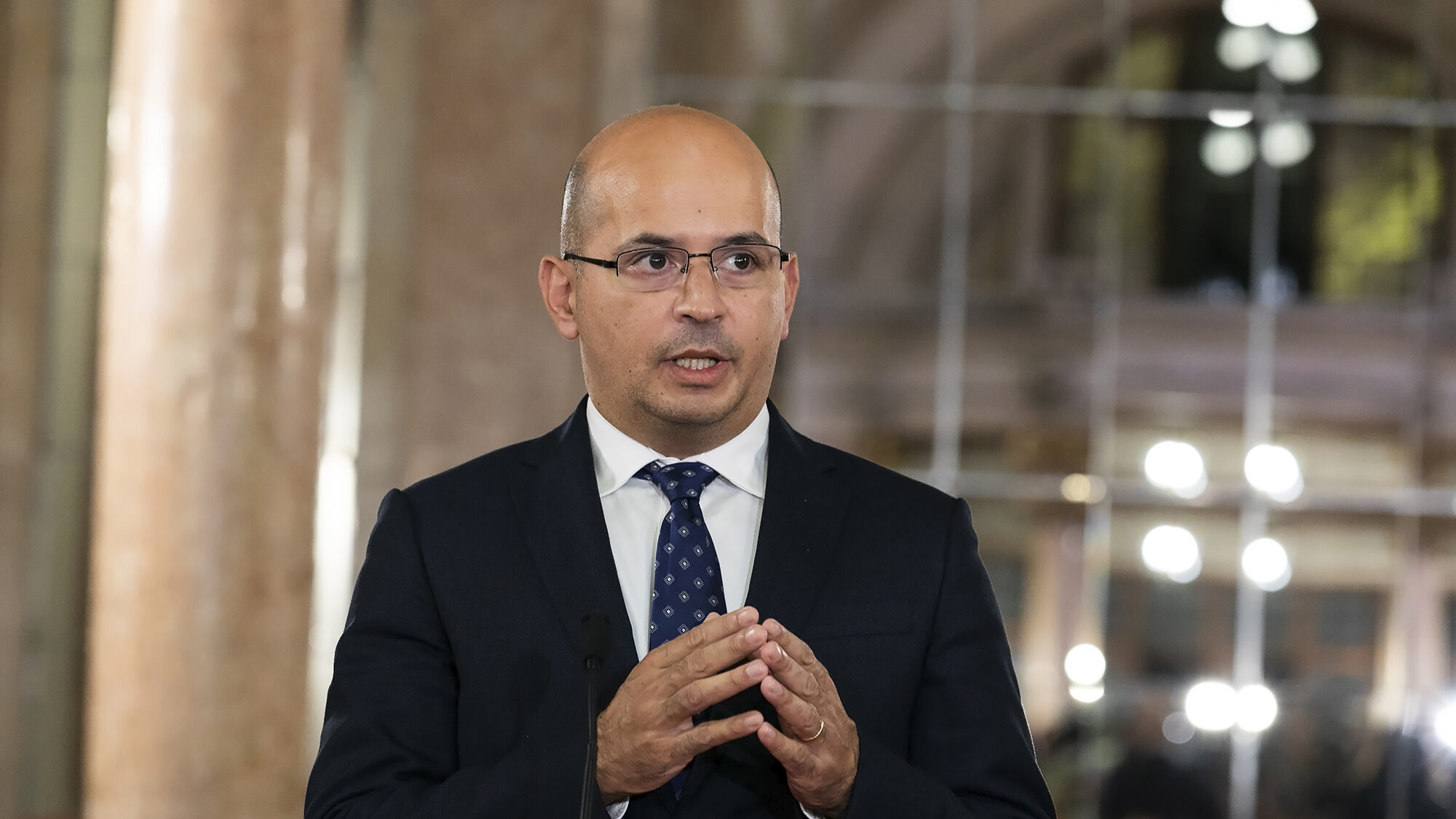 O Ministro das Finanças João Leão entrega a proposta de Orçamento de Estado para 2021 na Assembleia da República - 12OUT20