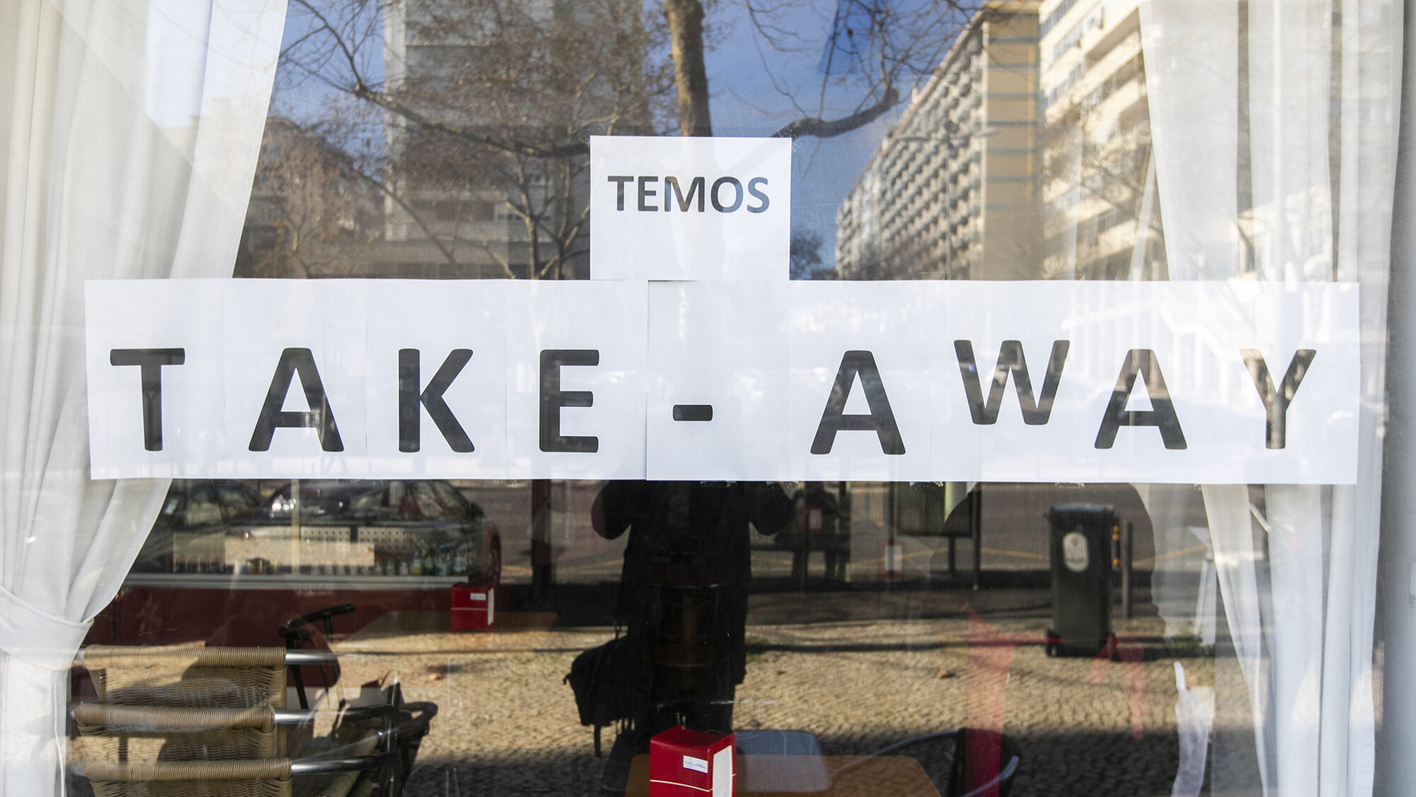 Reportagem em Benfica junto do comércio e serviços locais antes de novo confinamento - 14JAN21