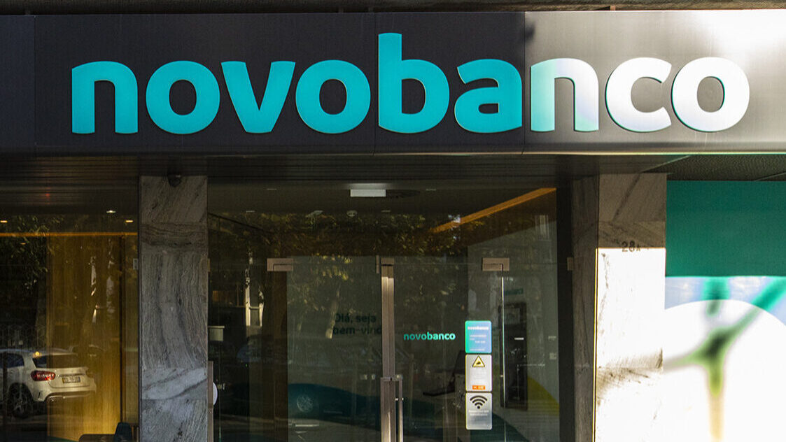 Balcão Novo Banco com nova imagem - 09NOV21