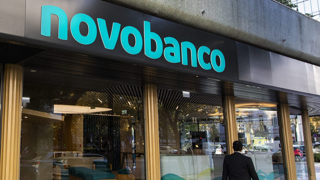 Balcão Novo Banco com nova imagem - 09NOV21