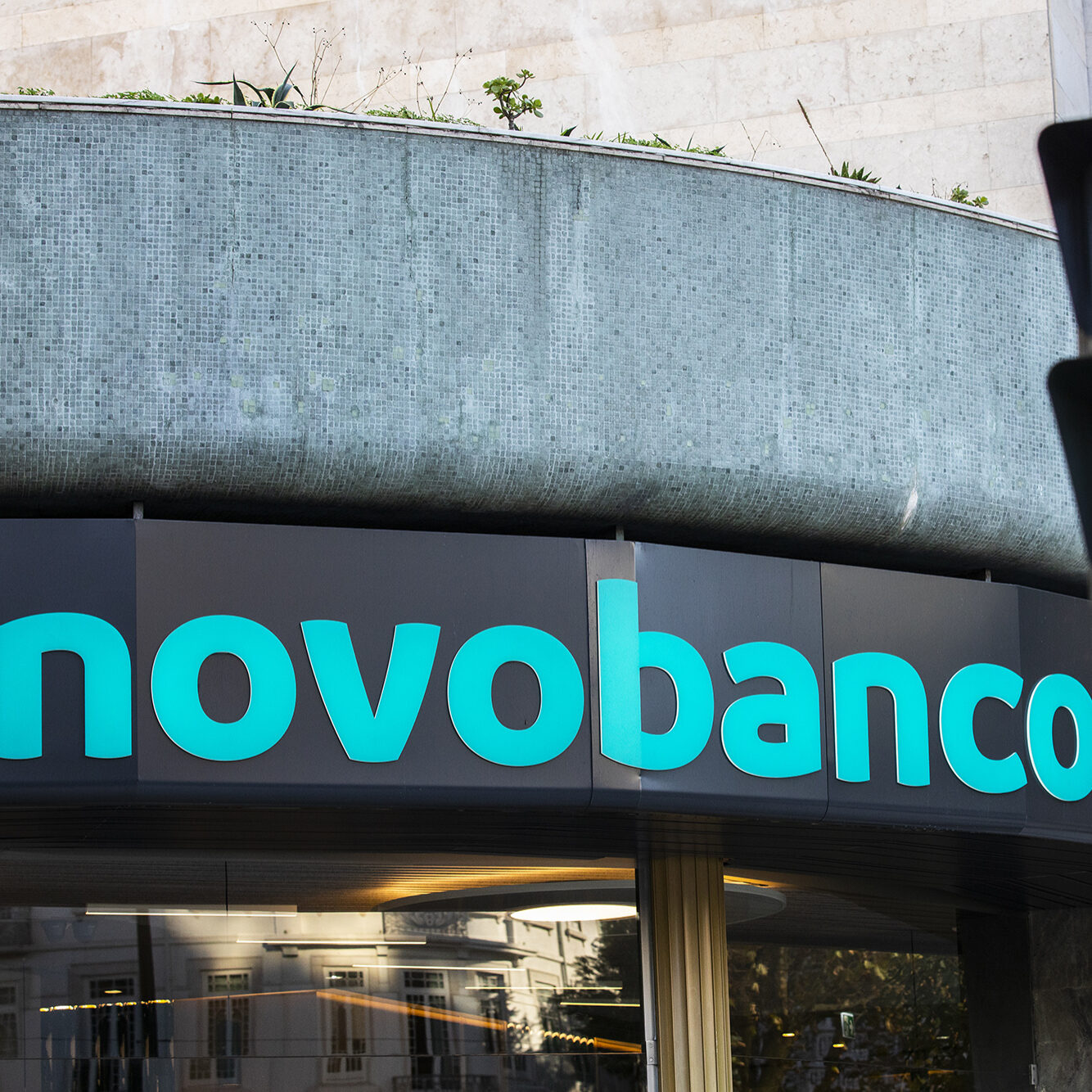 Balcão Novo Banco com nova imagem - 09NOV21