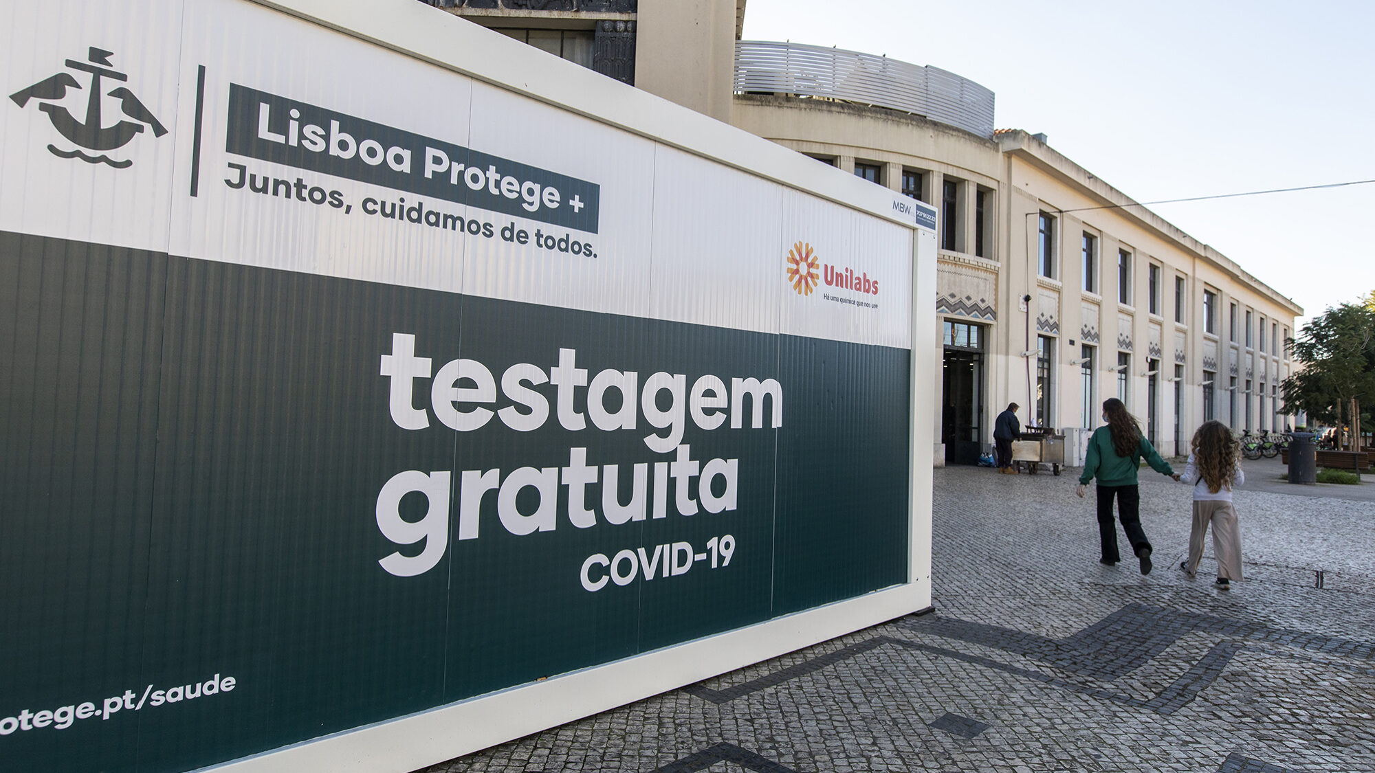 Unidade de testagem gratuita ao Covid-19 no Cais do Sodré - 07JAN22