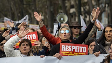 Recuperação do tempo de serviço dos professores pode custar 331 milhões de  euros por ano - SIC Notícias