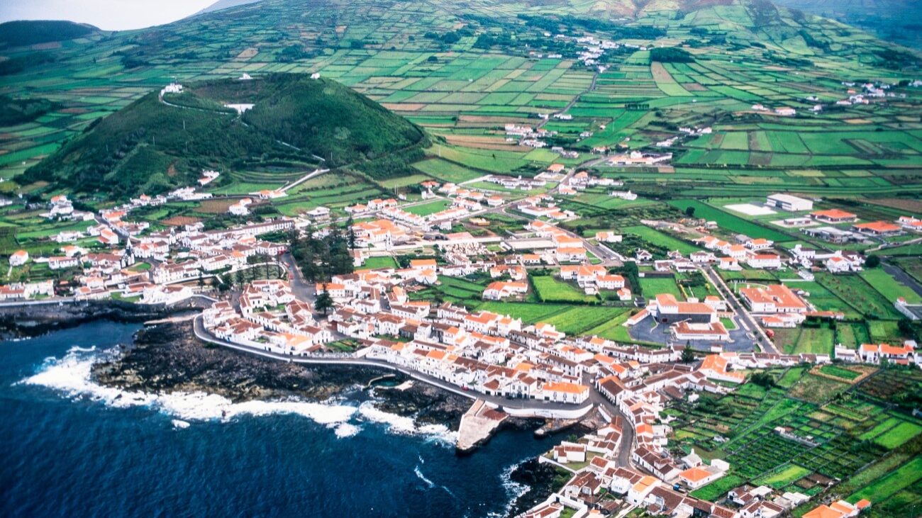 Governo dos Açores contra cobrança de ecotaxa a turistas de navios  cruzeiros —