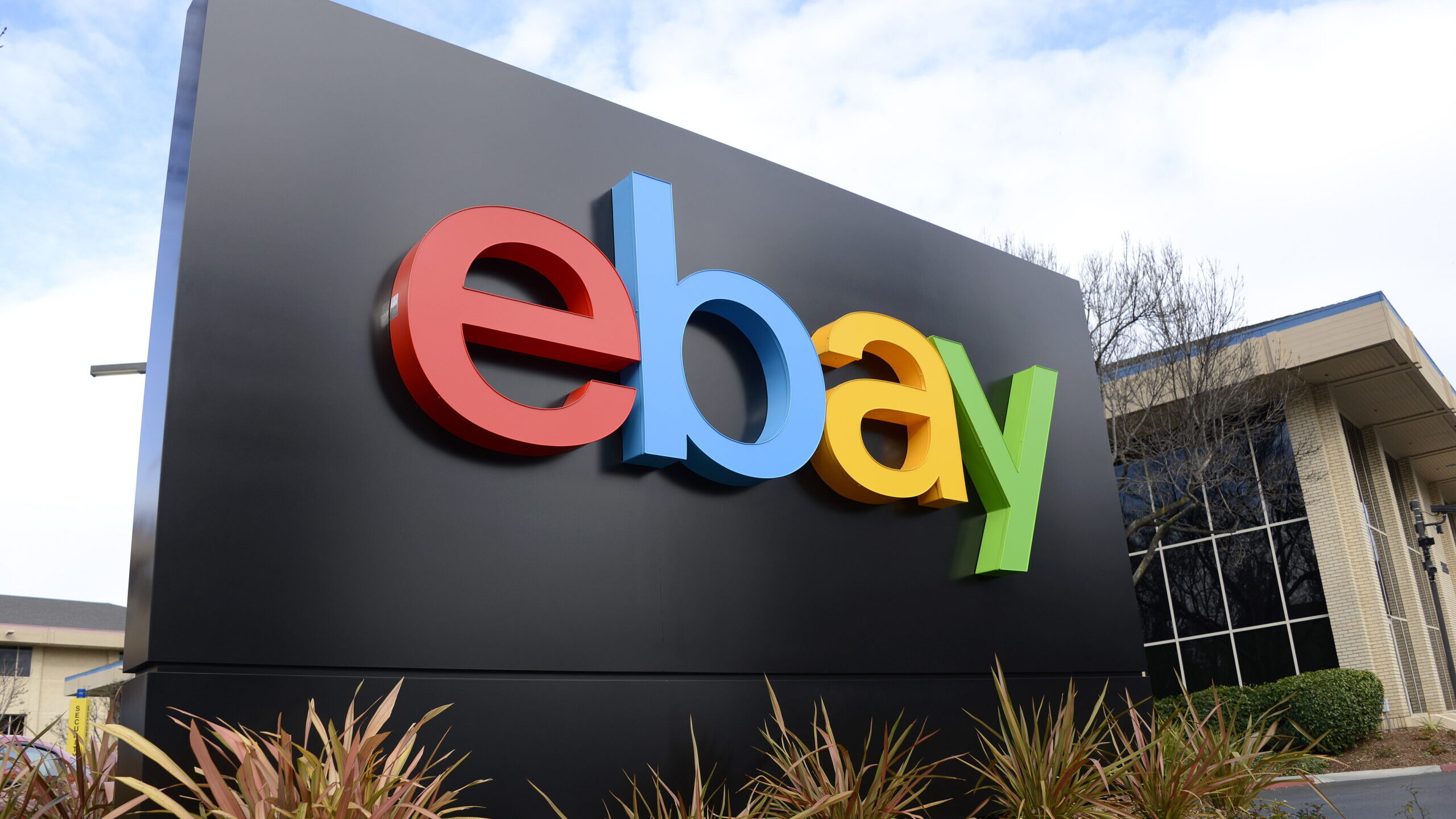 Ebay e ex-dirigentes vão pagar quase 50 milhões de euros por assédio a casal de jornalistas dos EUA