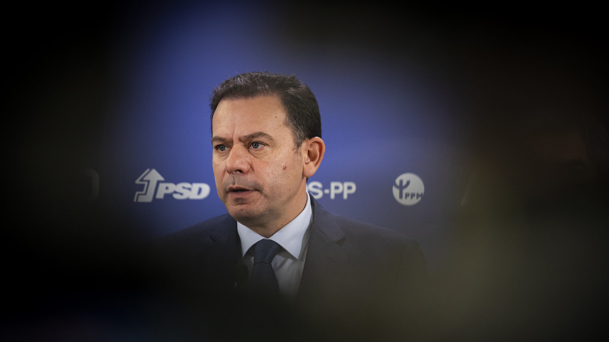 Luís Montenegro em declarações à imprensa após a reunião de trabalho com economistas na sede do PSD - 16JAN24