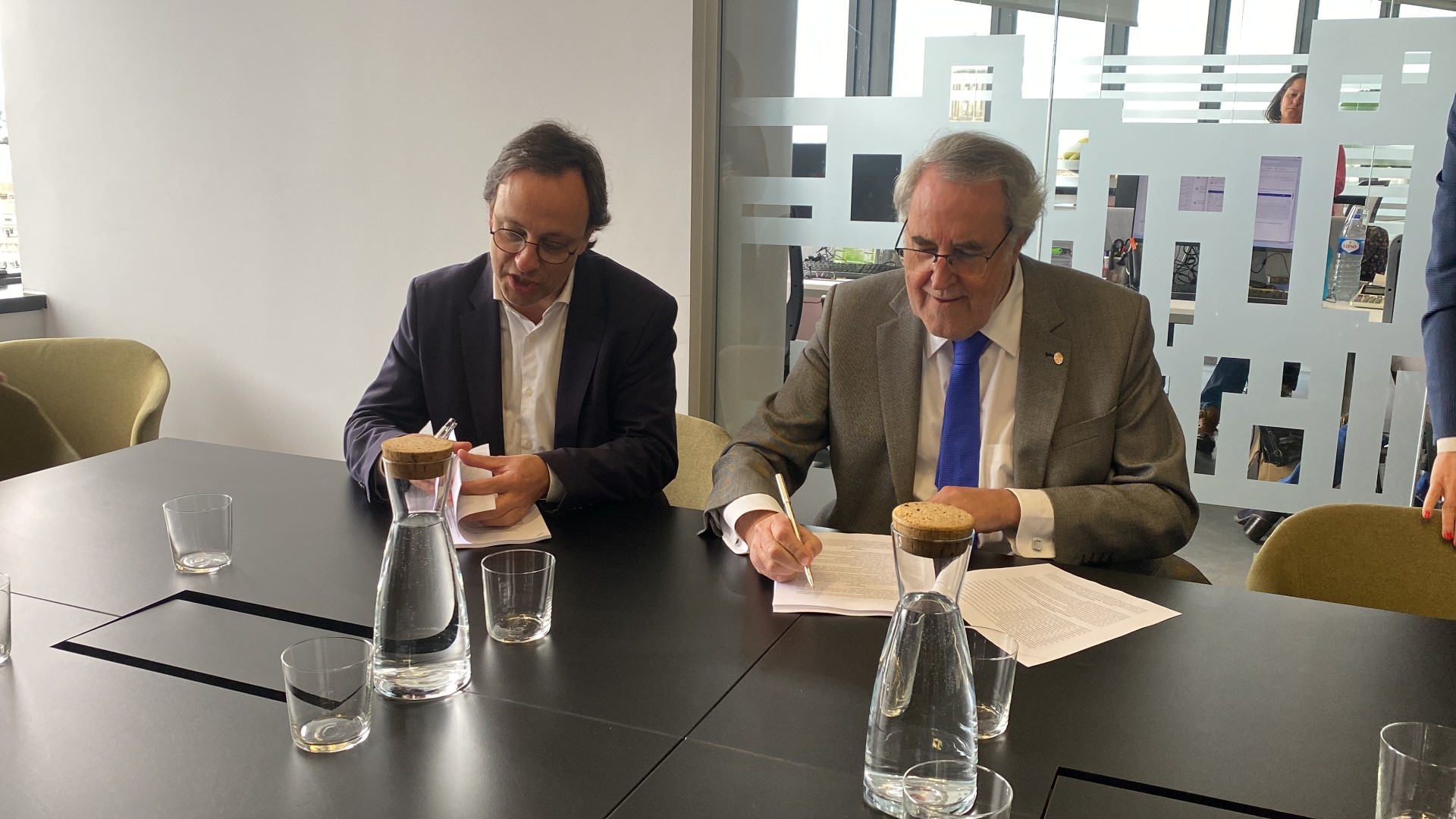 Assinatura de contrato entre Porto Vivo e AICCOPN