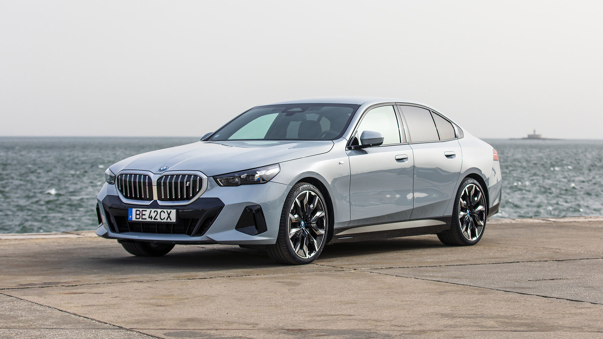 BMW i5 eDrive40: Uma viagem ao futuro<span class='tag--premium'>premium</span>