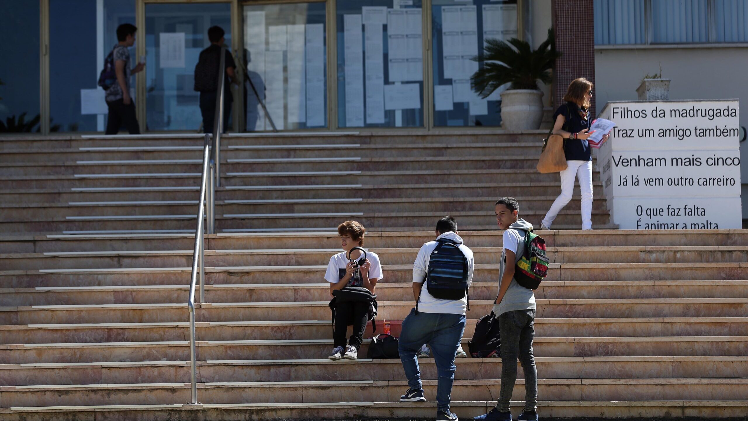 Professores receberam orientação para avaliar exames mesmo com folhas em falta