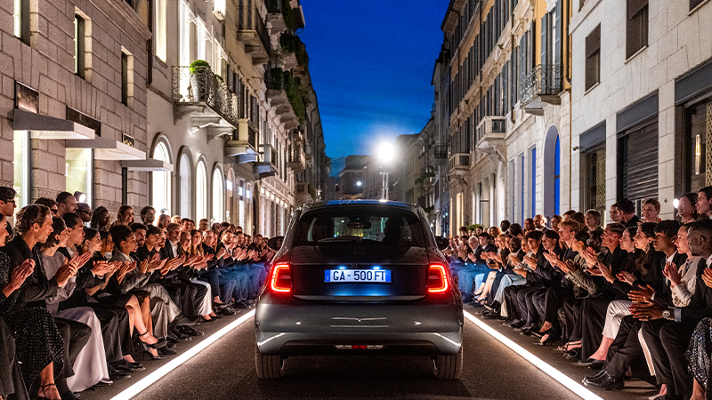 Fiat 500 desfila em Giorgio Armani – e já chegou a Portugal