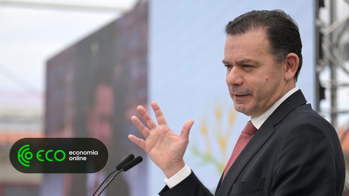 Raimundo diz que Montenegro devia ter-se demitido, primeiro-ministro ...