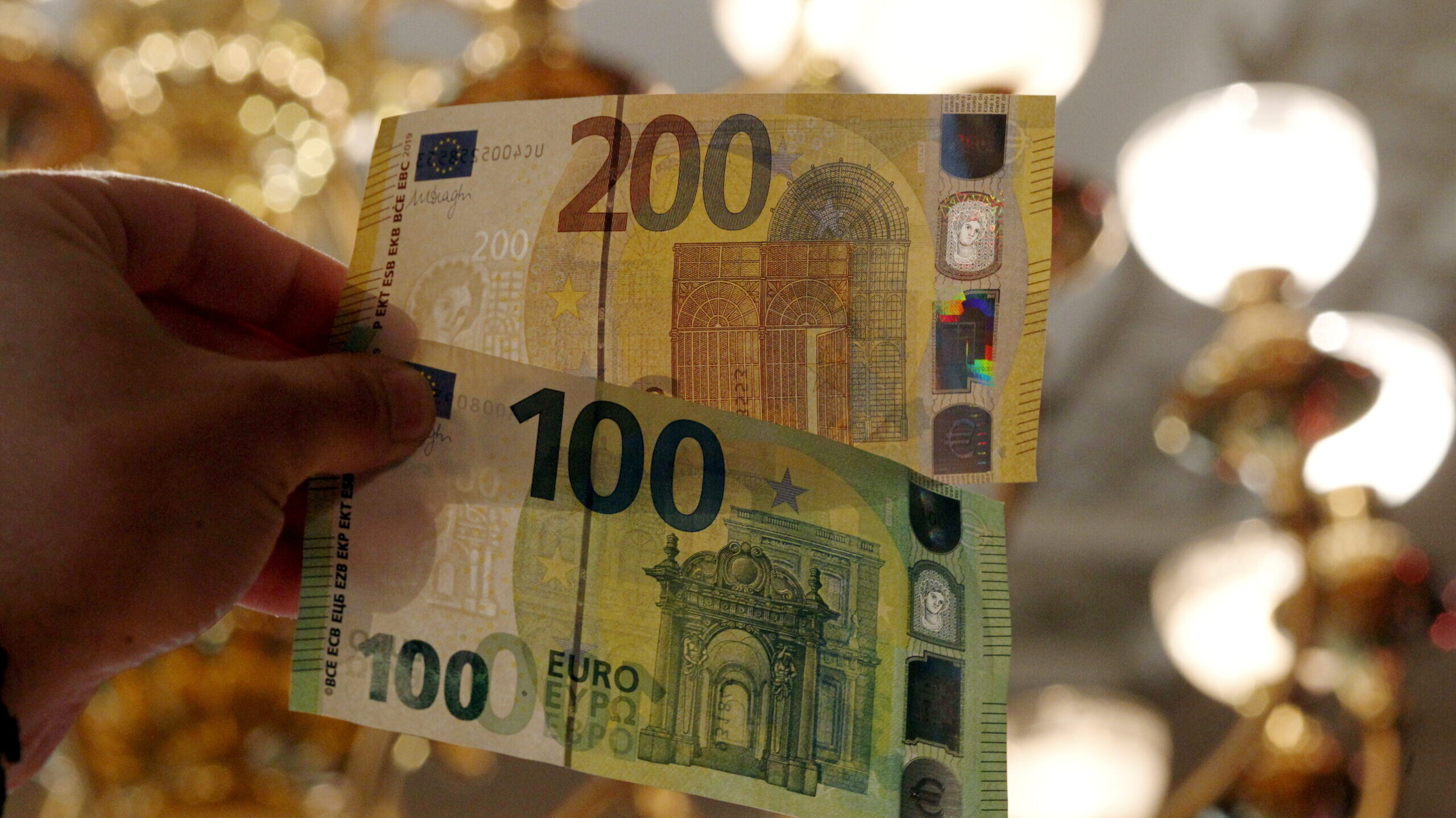 Salários da contratação coletiva voltaram a ficar mais colados ao mínimo