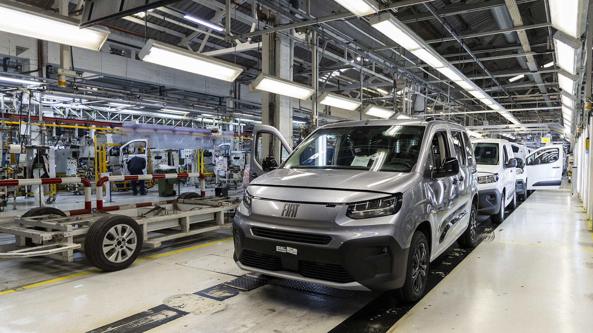 Reportagem na unidade de produção da Stellantis em Mangualde - 11ABR25