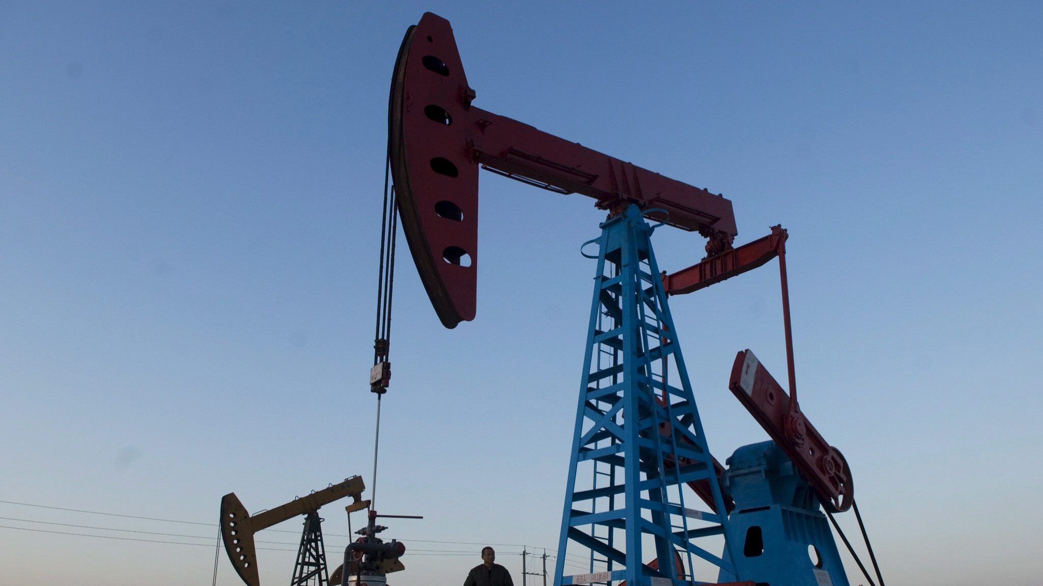 Produção de crude por OPEP e emirados sobe 7,5% em julho, mas fica abaixo de nível pré-guerra