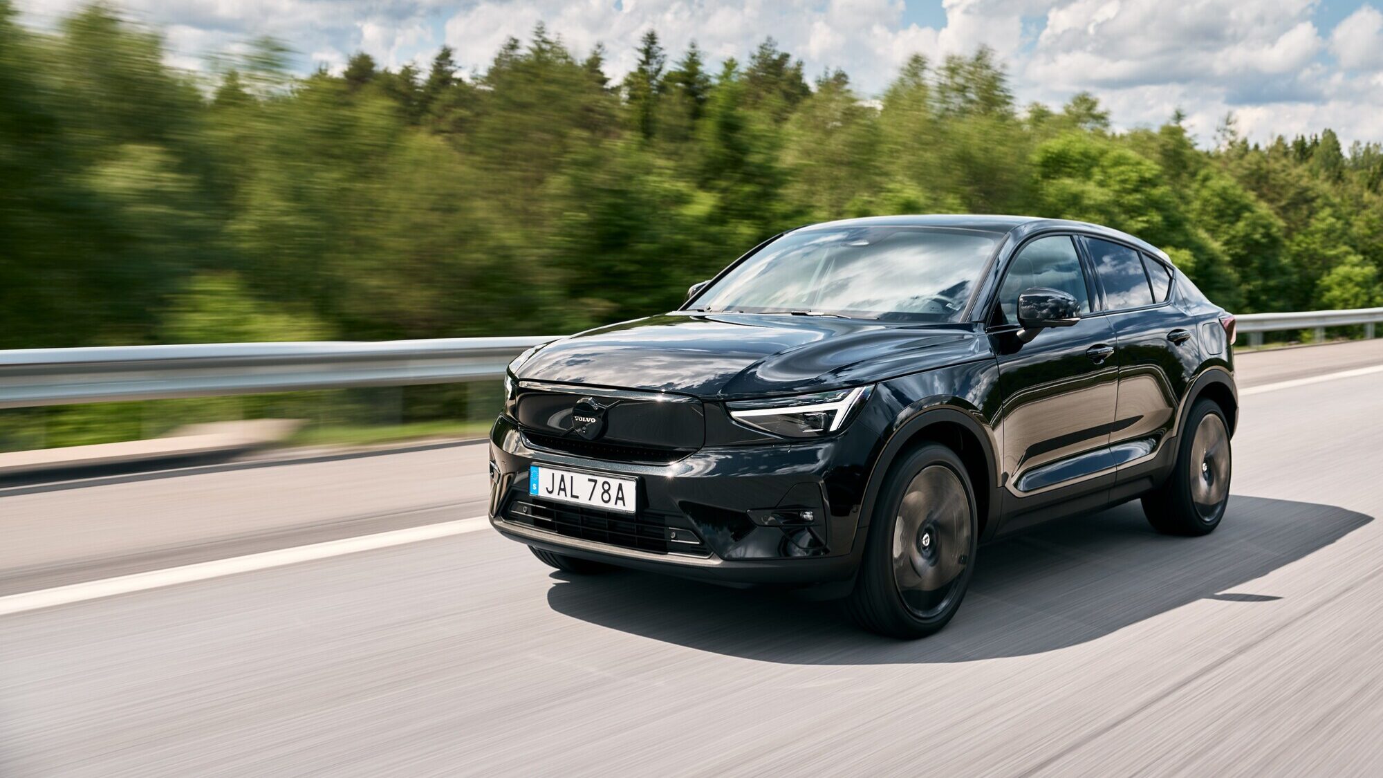 Volvo EC40 Black Edition: Luxo sueco com preço à prova de frio