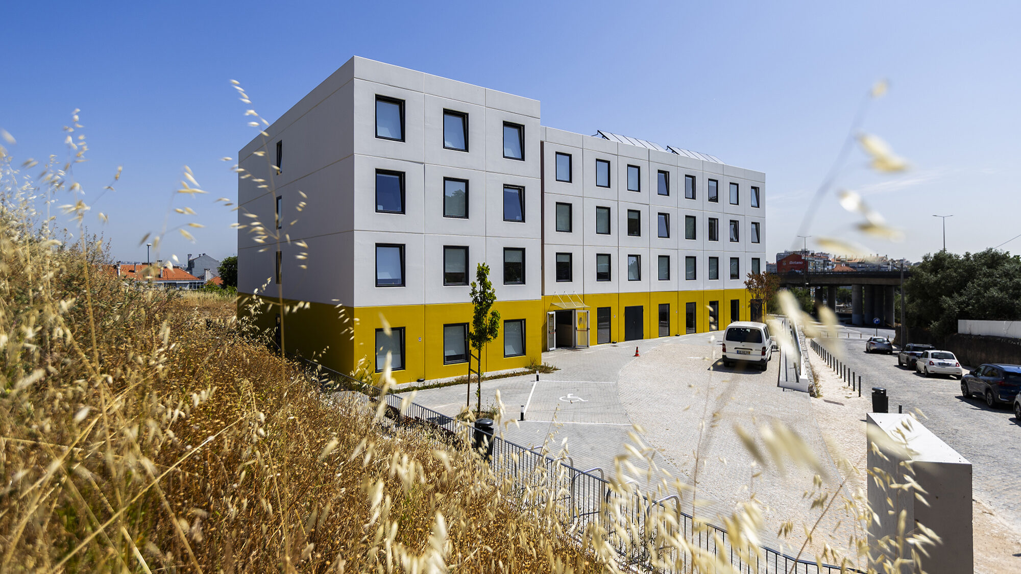 Reportagem sobre habitação e construção modular na freguesia de Benfica - 16JUN25