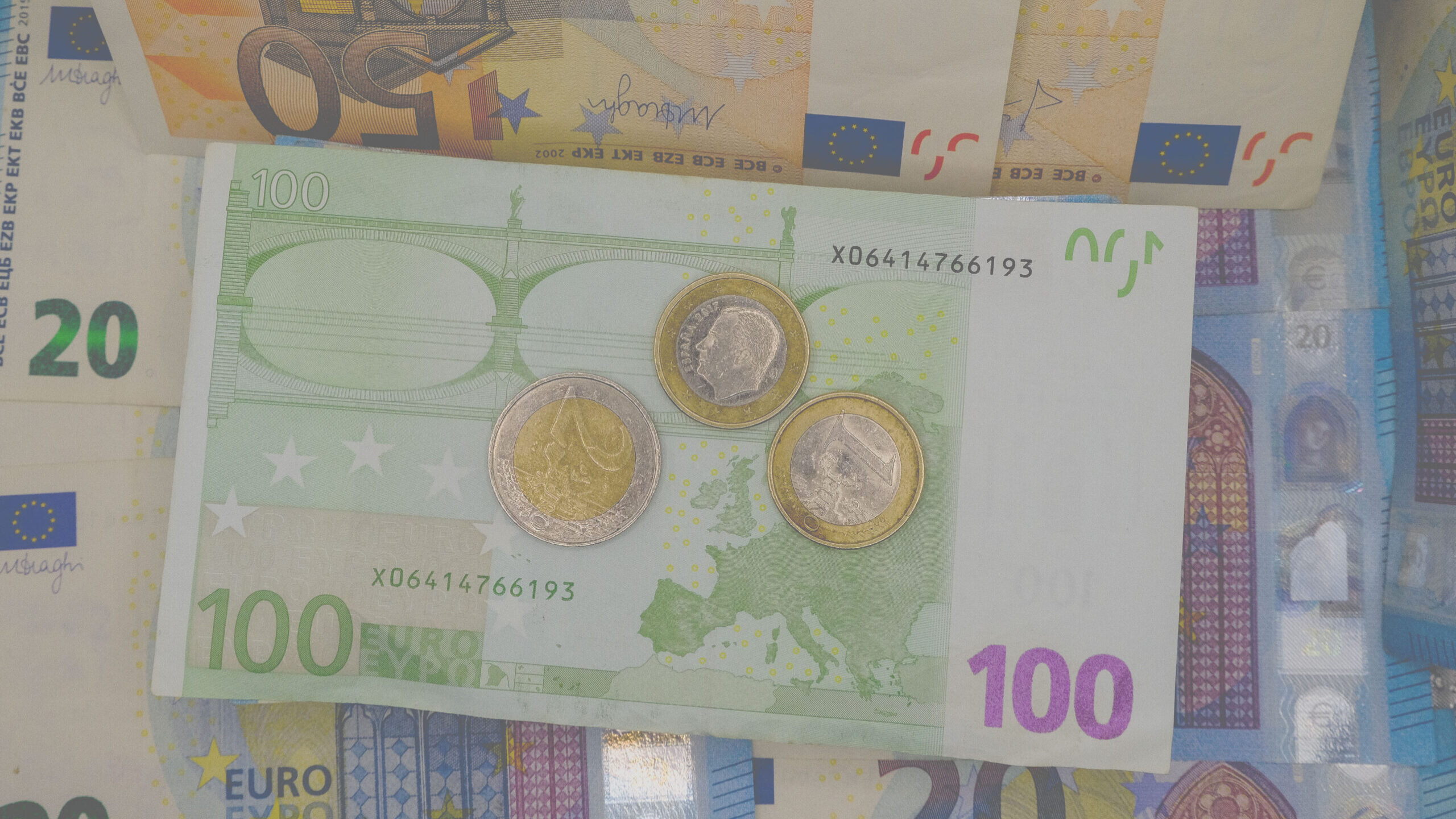 Savings Certificate Interest Rate Remains Capped at 2.5 Percent
