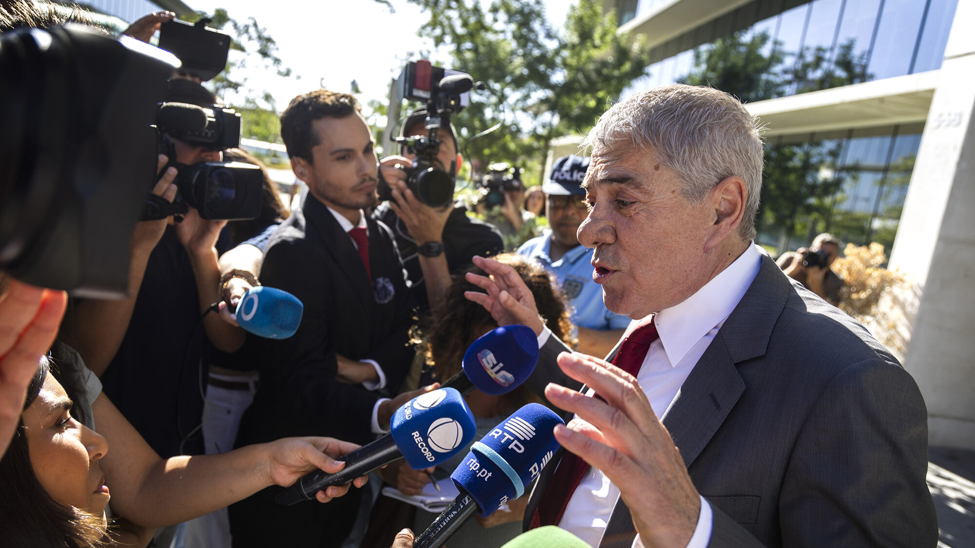 Substitute court‑appointed lawyers for mega‑trials