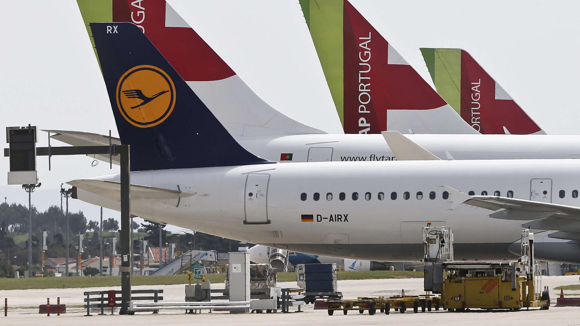 Lufthansa and Air France-KLM remain in race for TAP