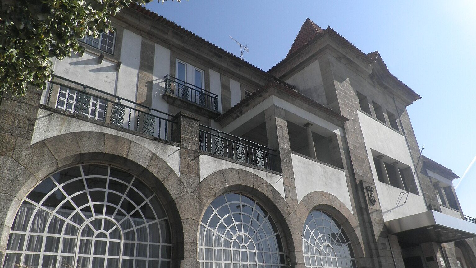 PS accuses Government of 'giving up' on the refurbishment of the Hotel Turismo in Guarda