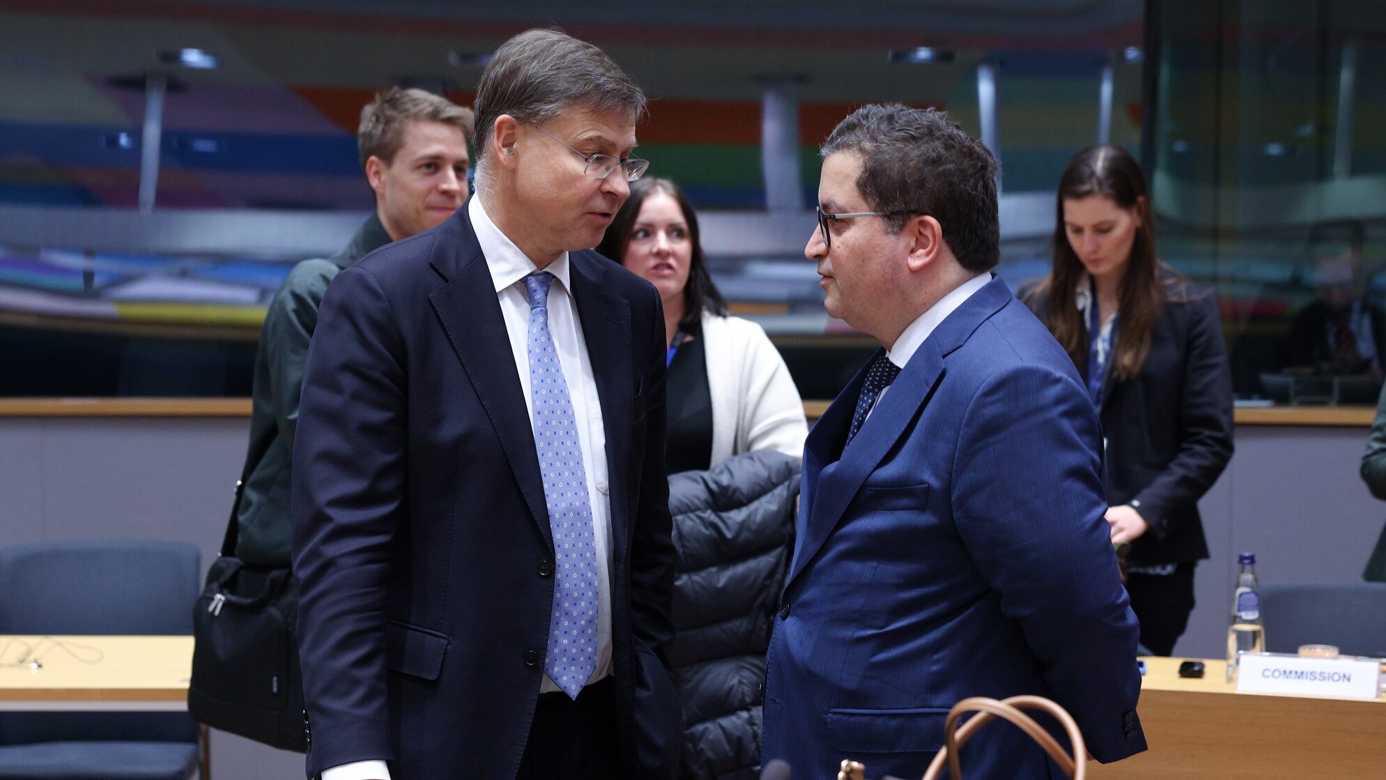 Dombrovskis advierte: 'No podemos darnos el lujo de ser complacientes' con los presupuestos