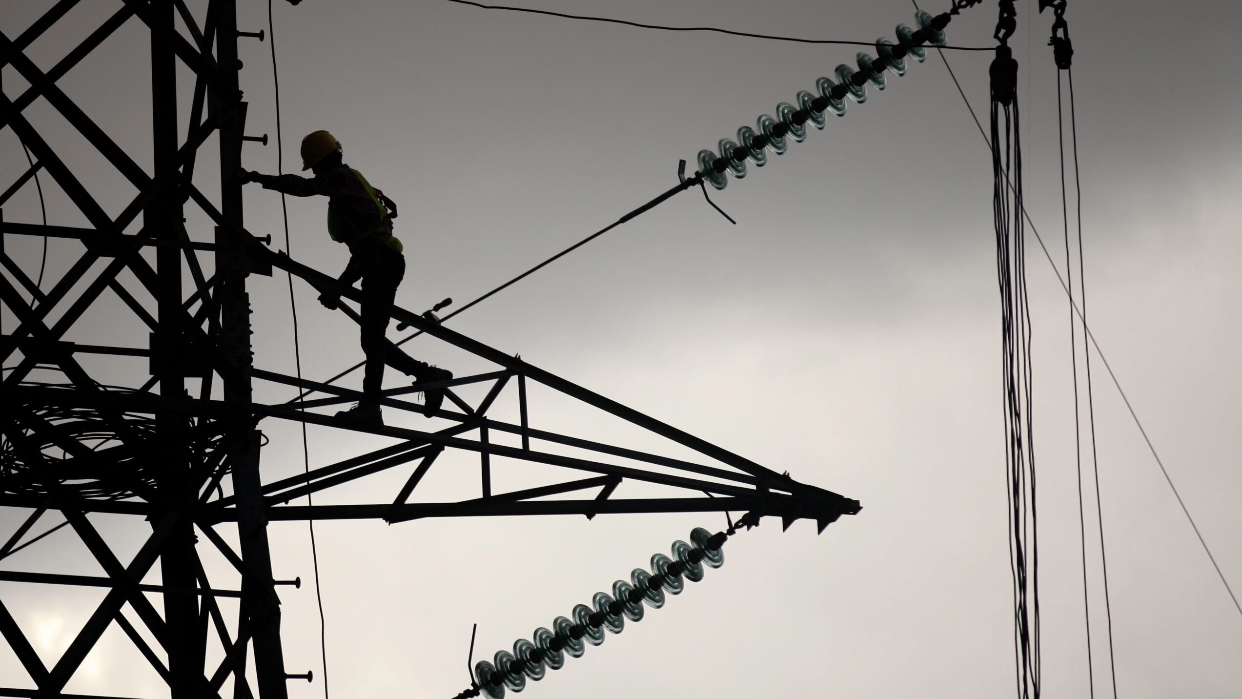 1,700 customers without electricity due to bad weather