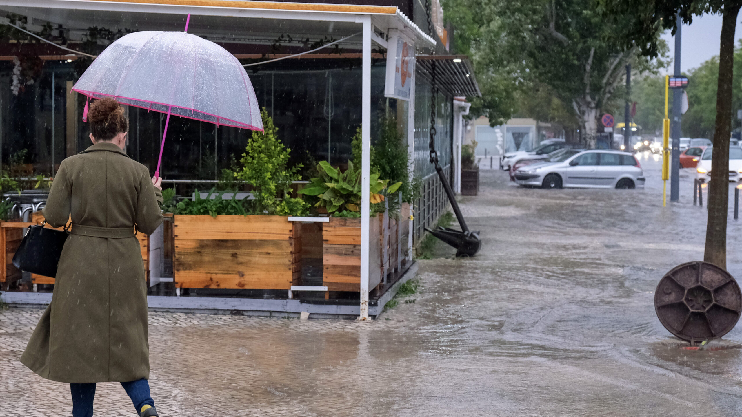 Ten districts of mainland Portugal under orange warning due to rain and swell