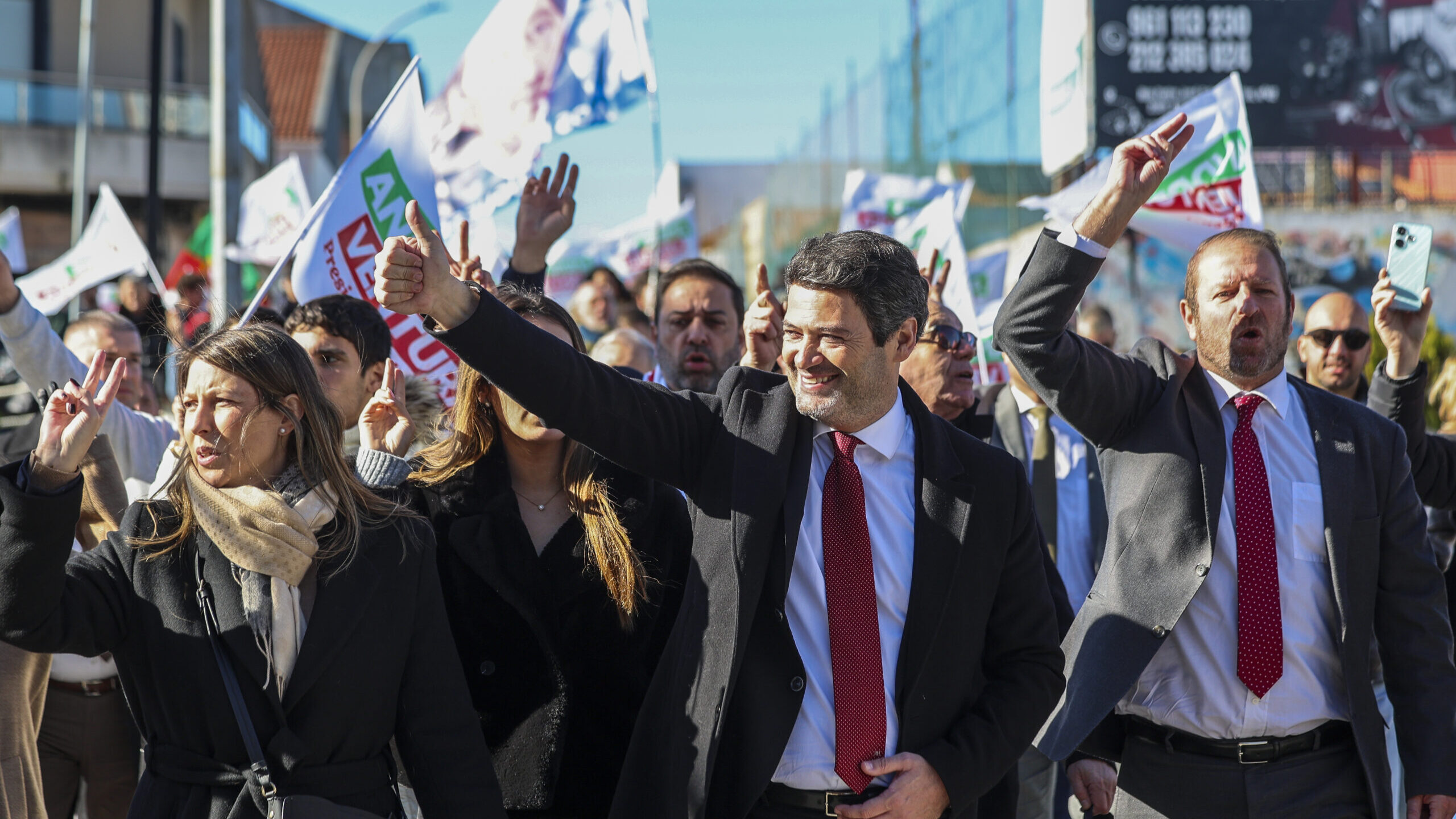 Ventura accuses Marques Mendes of creating 'smoke' about the Budget for being 'desperate'