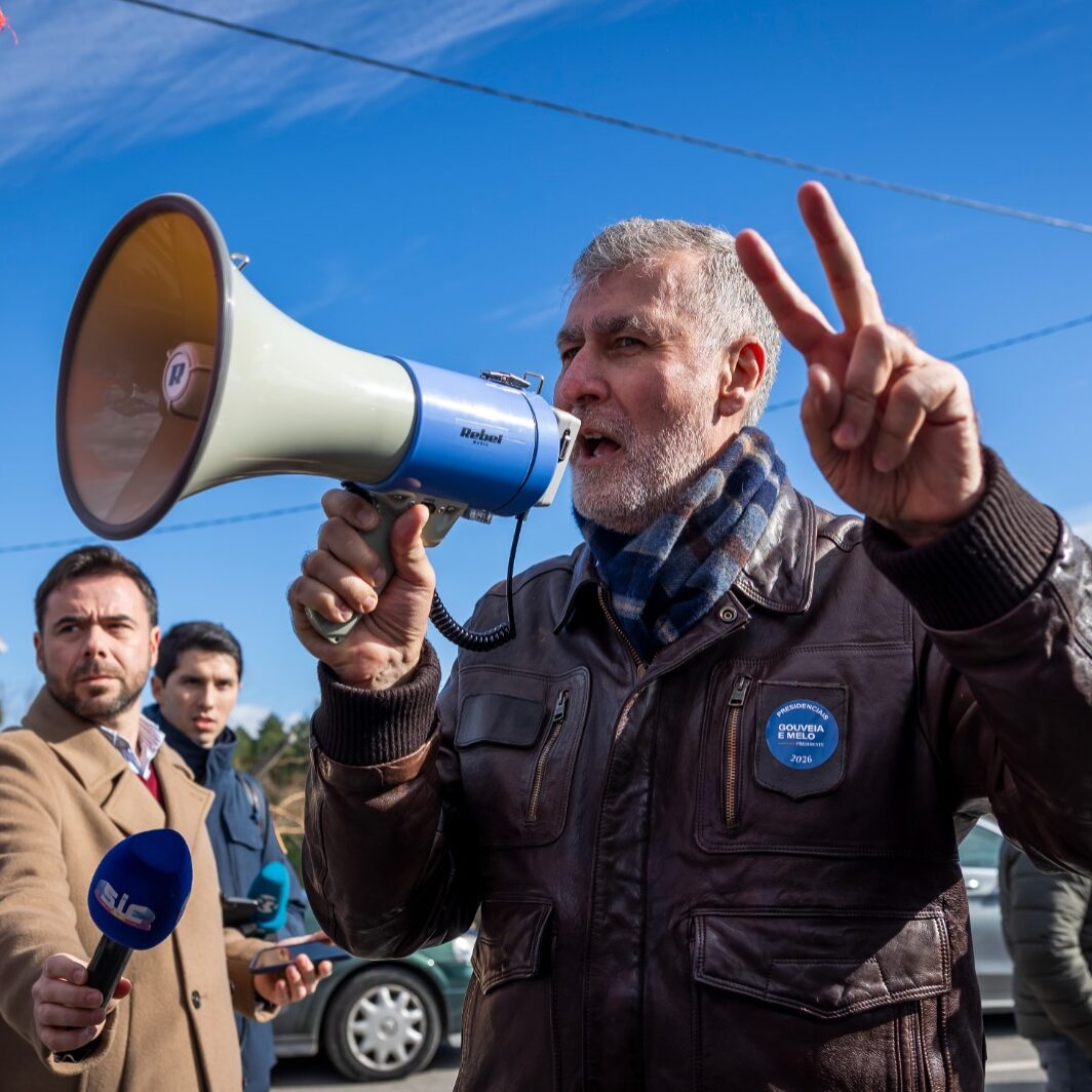O candidato à Presidência da República, Henrique Gouveia e Melo, durante uma visita à Feira de Reis de Vila Verde, Alijó, Vila Real, 6 de janeiro de 2026