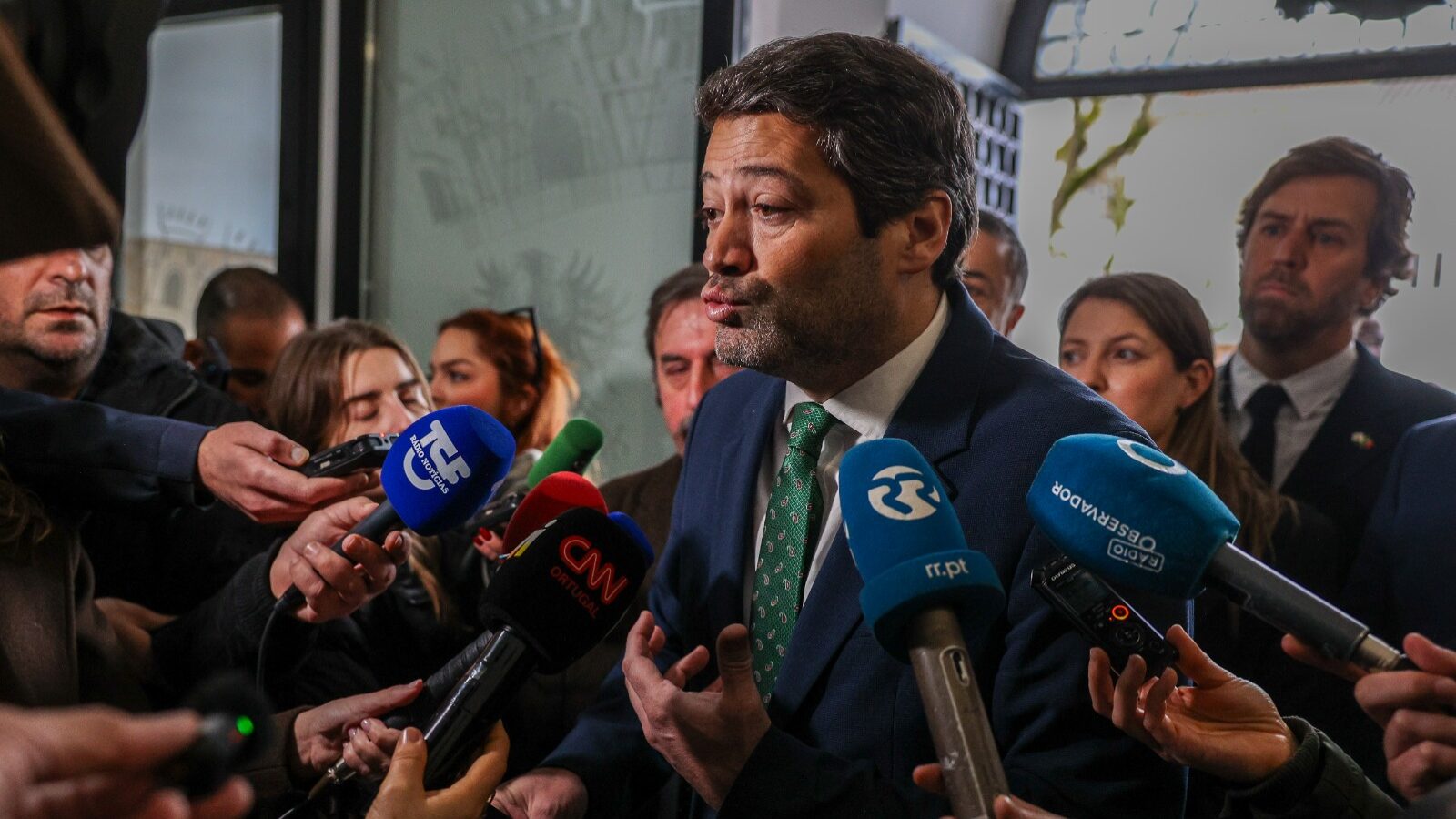 Chega pushes for full lay‑off pay after storms