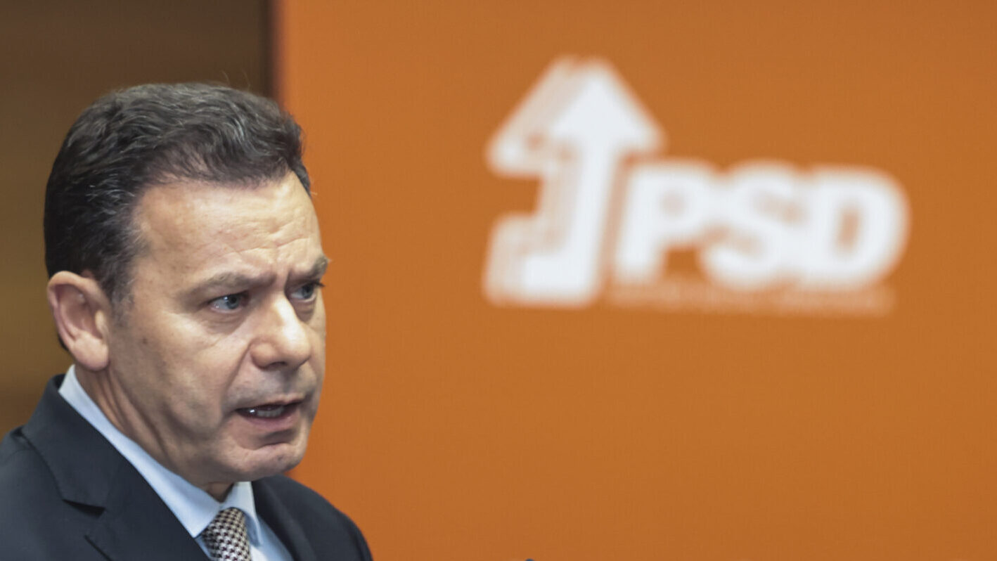 Montenegro proposes direct elections in the PSD in May and challenges Passos Coelho to present himself