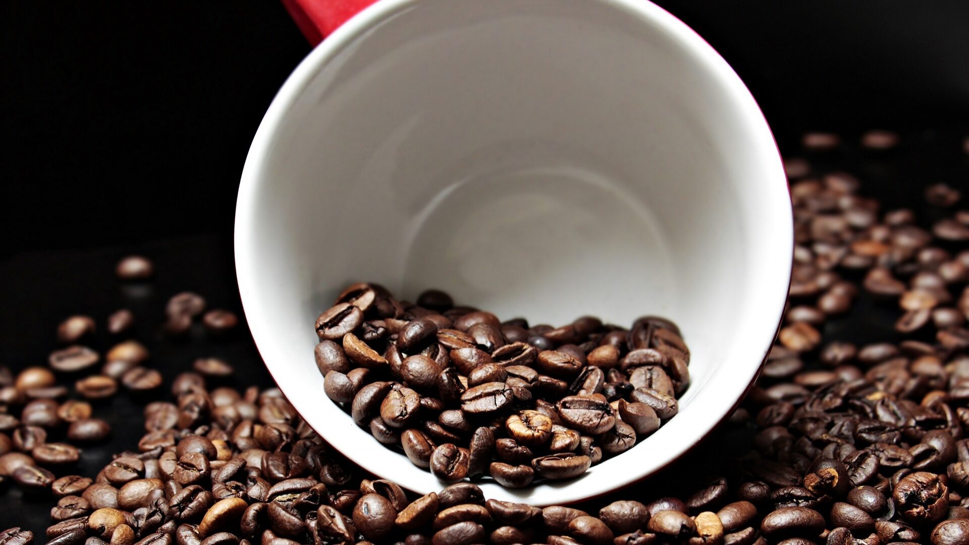 Precio mundial del café cae 2,8% al nivel más bajo en casi dos años