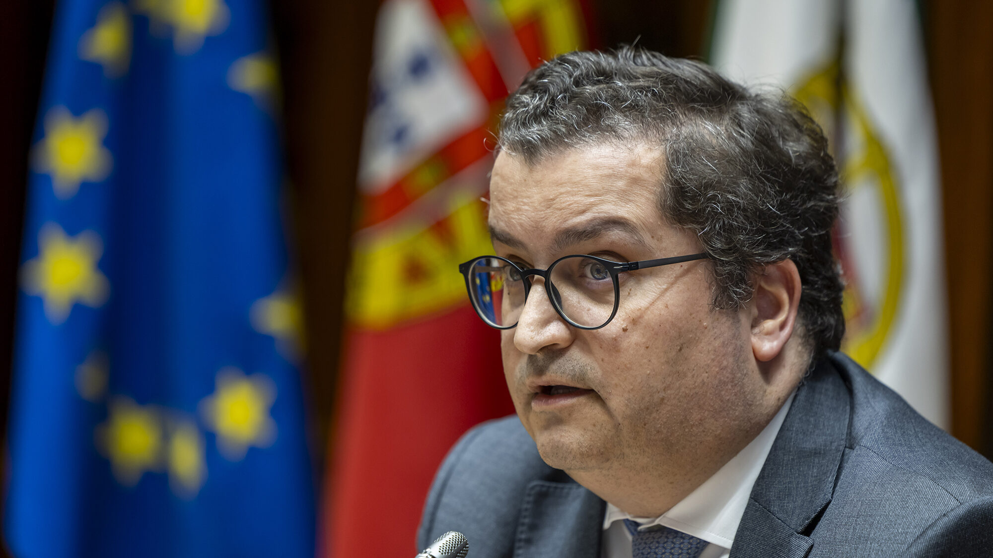 Novos Certificados do Tesouro captam 120 milhões de euros numa semana e têm “algum efeito” na oferta privada, diz ministro